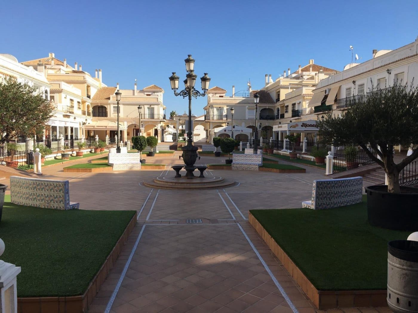 3 quarto Moradia Geminada para venda em Pilar de la Horadada com piscina - 425 000 € (Ref: 10030695)