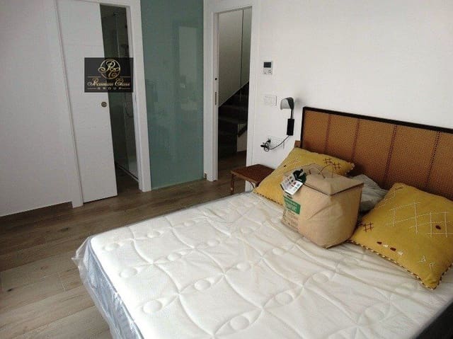 3 quarto Moradia Geminada para venda em Pilar de la Horadada com piscina - 425 000 € (Ref: 10030695)