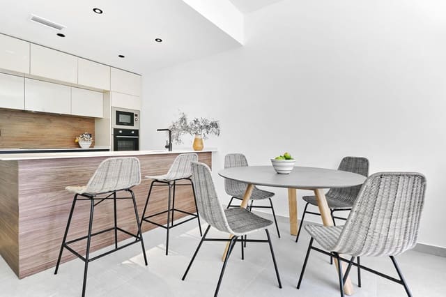 2 makuuhuone Bungalow myytävänä paikassa La Veleta, Torrevieja mukana uima-altaan 
autotalli - 360 000 € (Ref: 9267354)