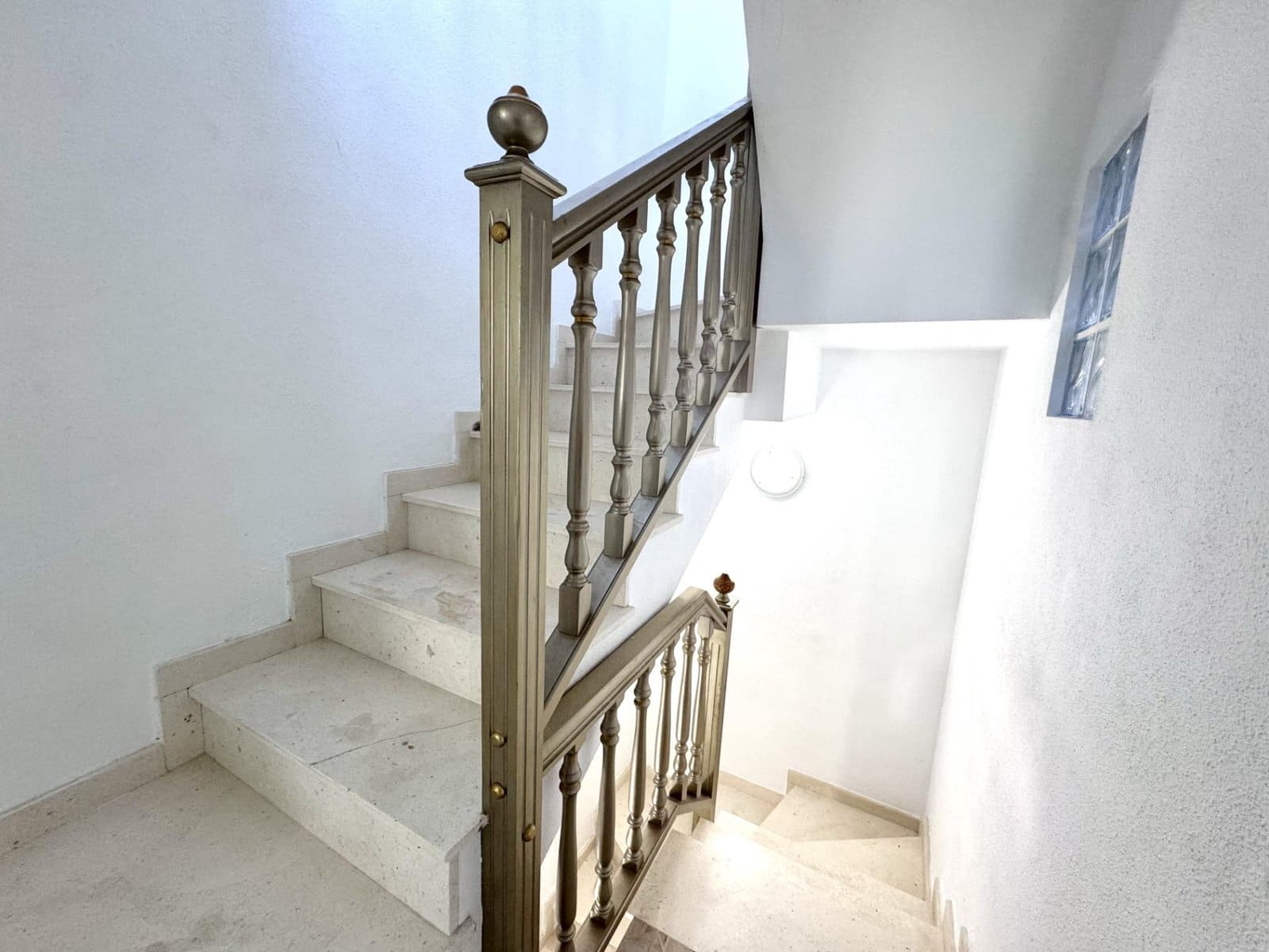 5 makuuhuone Rivitalo myytävänä paikassa Orihuela Costa mukana uima-altaan - 210 000 € (Ref: 9451206)