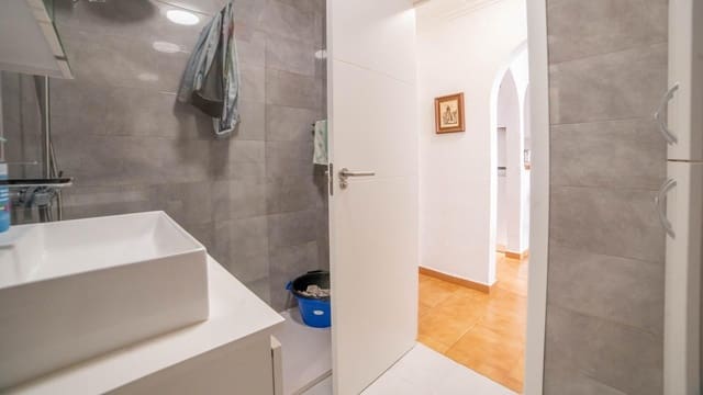 2 makuuhuone Rivitalo myytävänä paikassa Torrevieja - 149 900 € (Ref: 9455138)