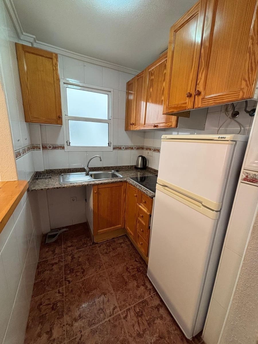 2 bedroom Apartment for sale in Torrevieja - € 119,900 (Ref: 9460900)