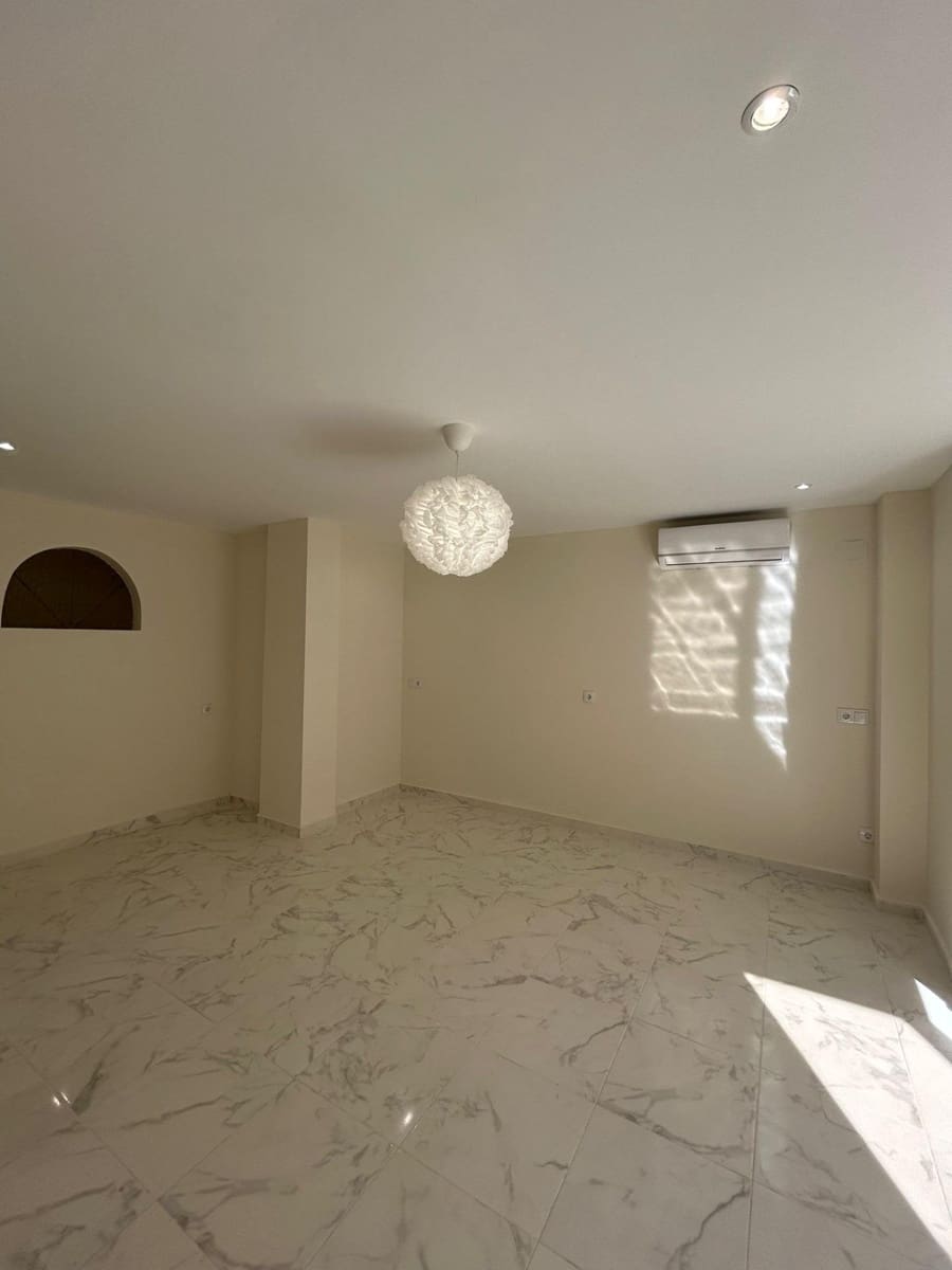 3 bedroom Apartment for sale in Torrevieja - € 265,000 (Ref: 9460901)