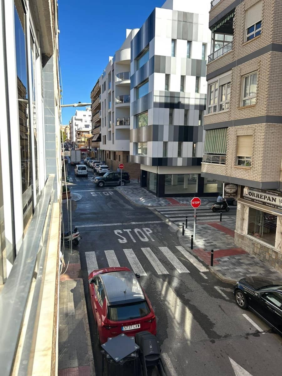 3 bedroom Apartment for sale in Torrevieja - € 265,000 (Ref: 9460901)