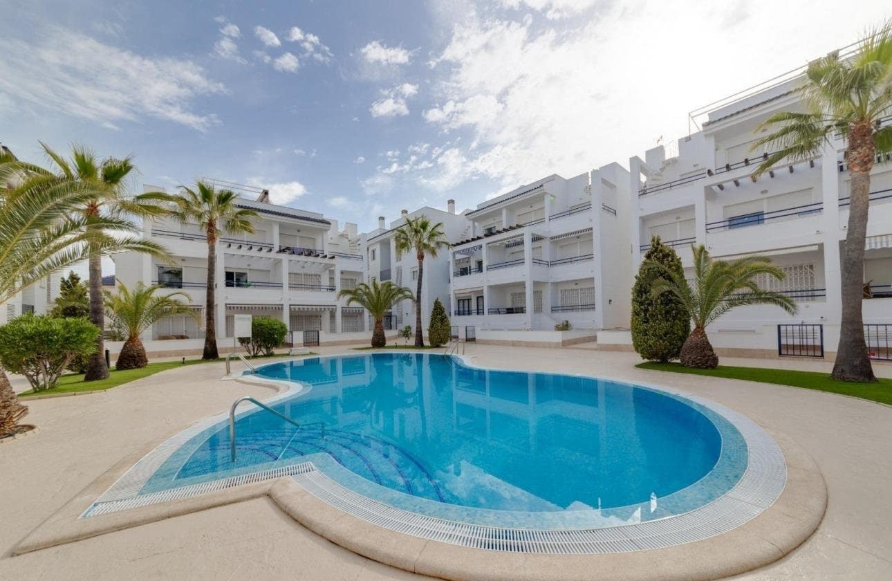 2 bedroom Apartment for sale in Torrevieja with pool - € 210,000 (Ref: 9460902)