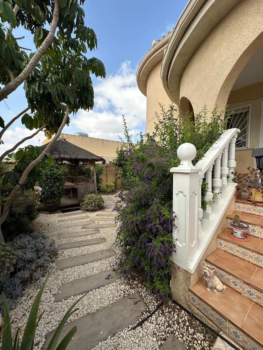 Chalet de 3 habitaciones en Ciudad Quesada en venta - 340.000 € (Ref: 9460903)