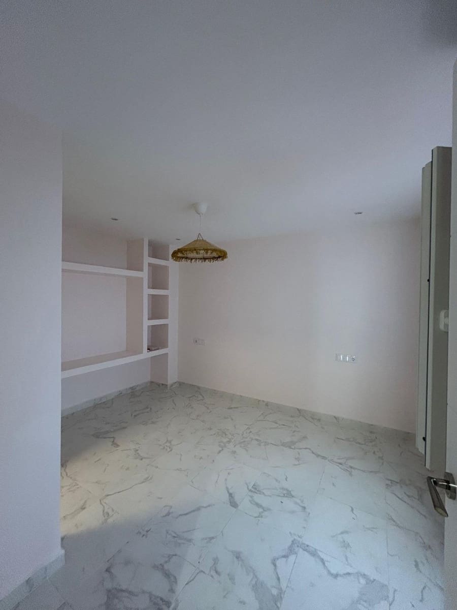 3 bedroom Apartment for sale in Torrevieja - € 265,000 (Ref: 9469042)