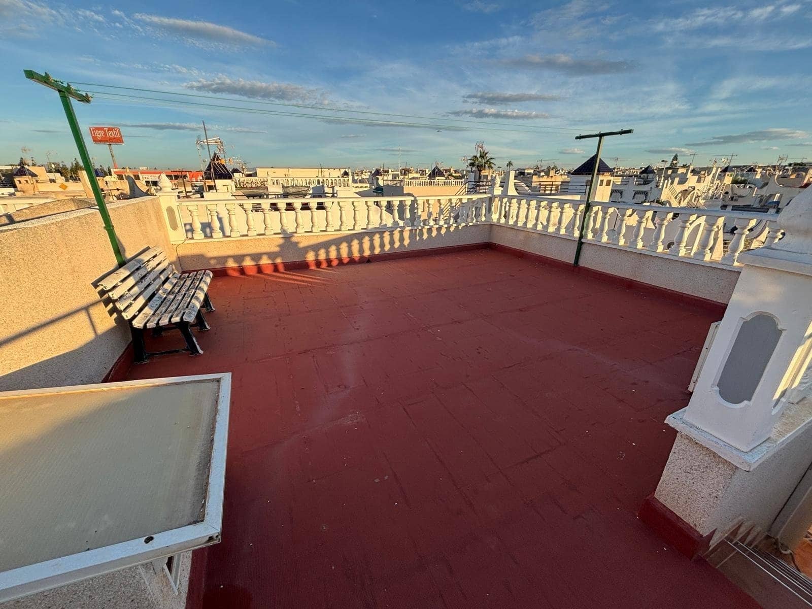 4 soverom Kjedet enebolig til salgs i Torrevieja med svømmebasseng - € 169 900 (Ref: 9469047)