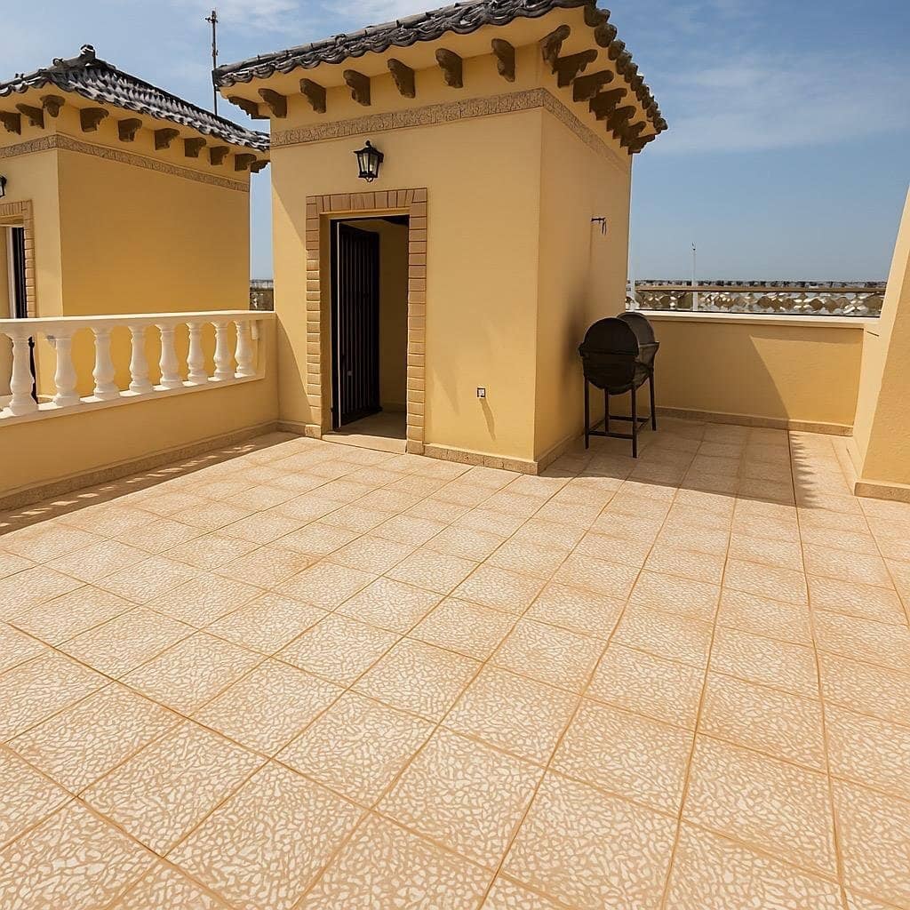 2 bedroom Townhouse for sale in Orihuela Costa with pool - € 182,000 (Ref: 9469051)