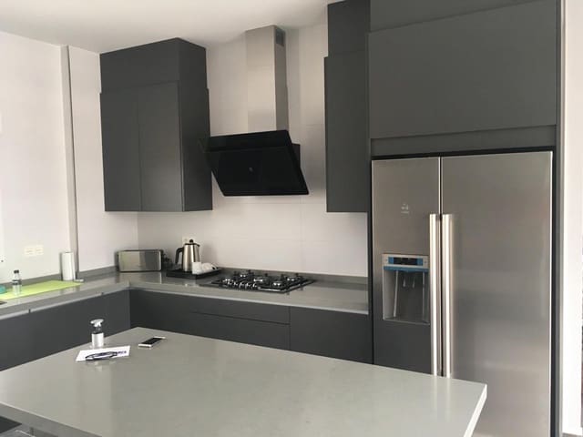 3 soveværelse Villa til salg i Pinoso med swimmingpool garage - € 398.000 (Ref: 9469205)