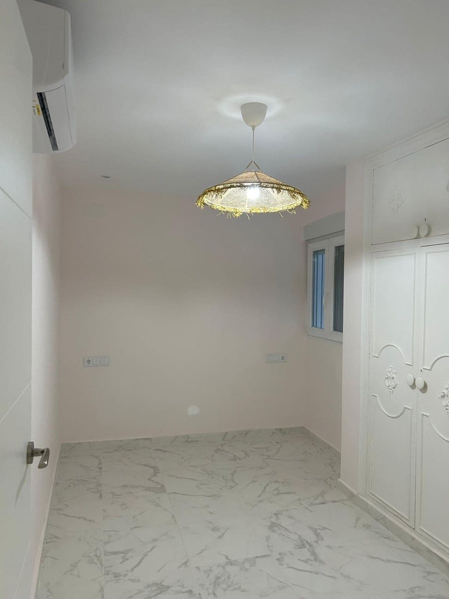 3 bedroom Apartment for sale in Torrevieja - € 265,000 (Ref: 9476291)