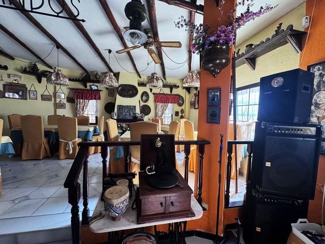 5 makuuhuone Yritys myytävänä paikassa Torrevieja mukana 
autotalli - 499 900 € (Ref: 9490139)