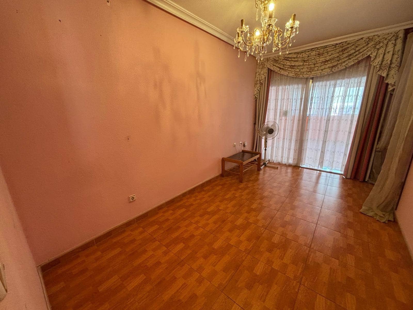 2 bedroom Apartment for sale in Torrevieja - € 134,900 (Ref: 9501043)