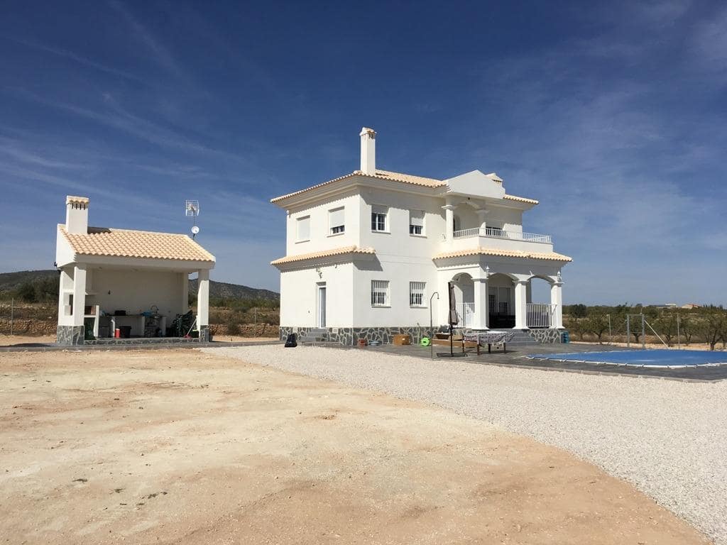 4 bedroom Villa for sale in Pinoso with pool garage - € 375,000 (Ref: 9501266)