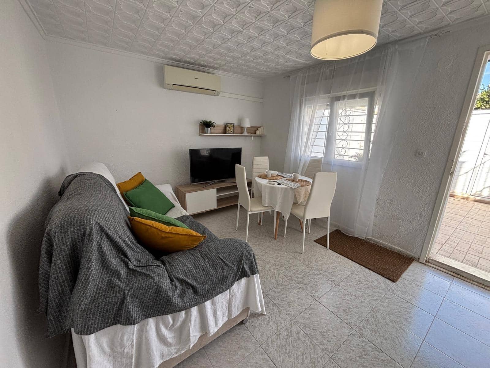 1 quarto Casa em Banda para venda em Torrevieja - 96 000 € (Ref: 9521989)
