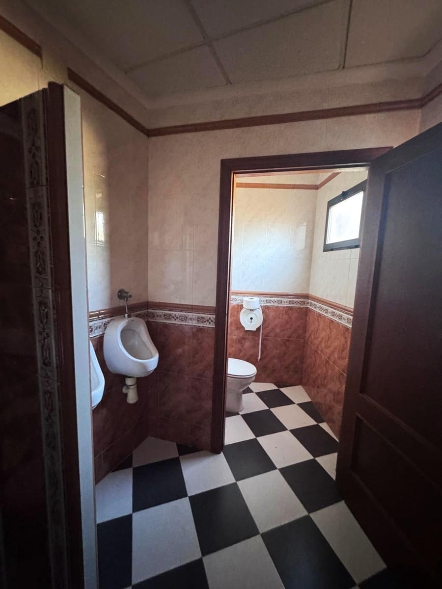 5 bedroom Business for sale in Torrevieja with garage - € 499,900 (Ref: 9522003)