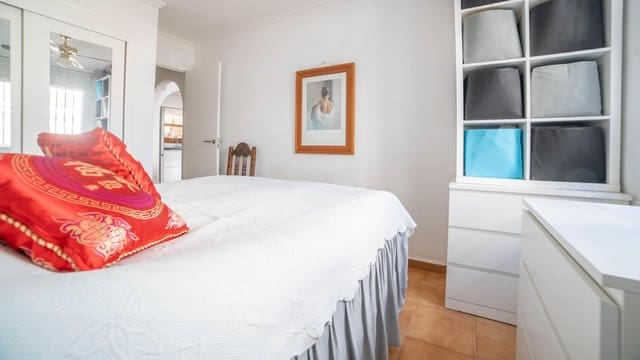 2 makuuhuone Rivitalo myytävänä paikassa Torrevieja - 149 900 € (Ref: 9559948)