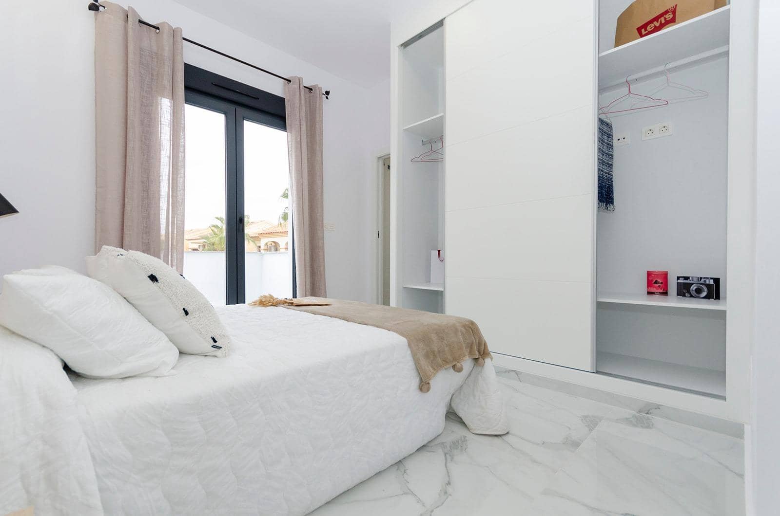 3 soveværelse Villa til salg i Torrevieja med swimmingpool garage - € 424.000 (Ref: 9580668)