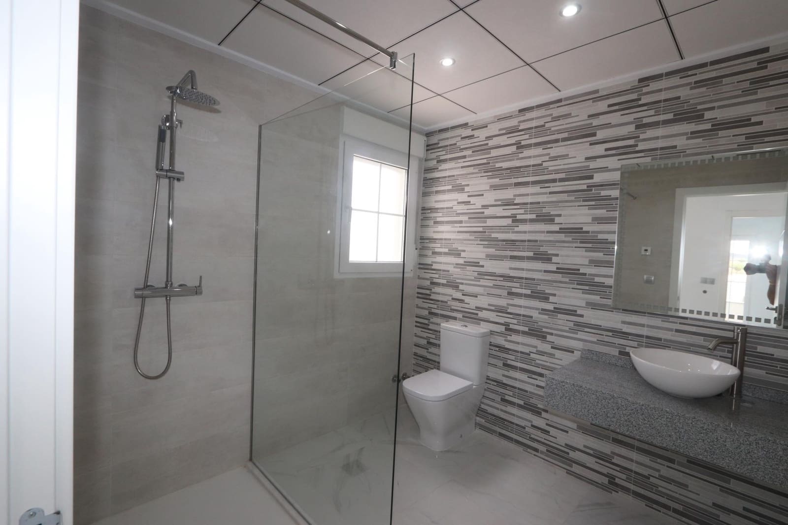 Chalet de 4 habitaciones en Pinoso en venta con piscina garaje - 423.000 € (Ref: 9580922)