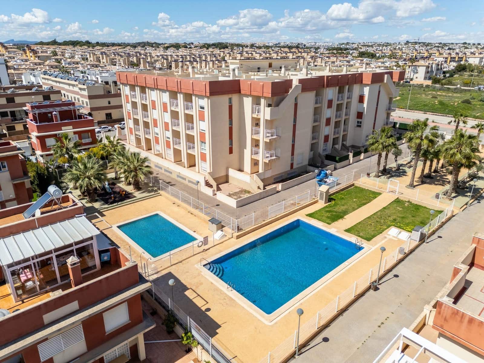 Apartamento de 2 habitaciones en Orihuela Costa en venta con piscina - 186.500 € (Ref: 9617280)