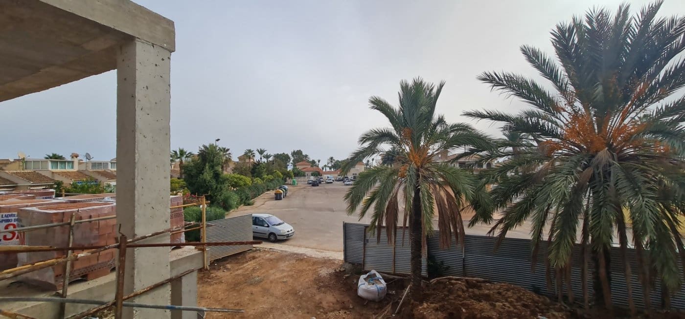 3 soverom Villa til salgs i Estrella de Mar med svømmebasseng garasje - € 384 000 (Ref: 9628914)