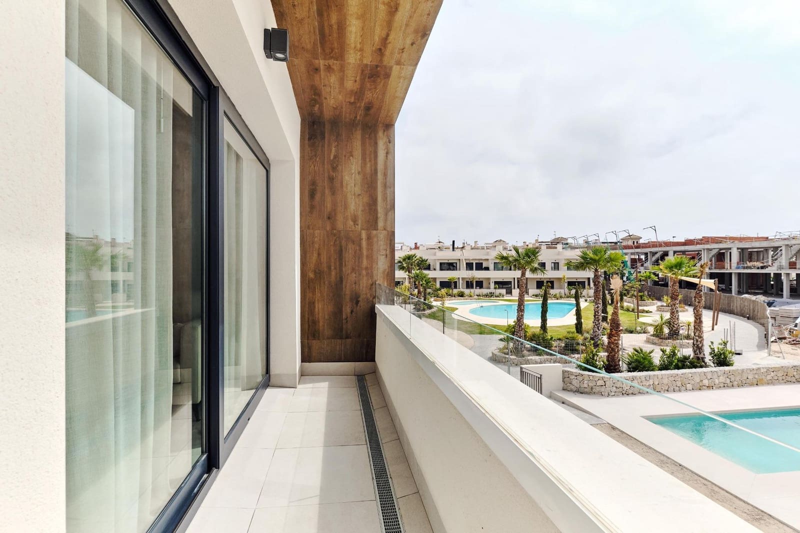 2 makuuhuone Bungalow myytävänä paikassa Torrevieja mukana uima-altaan 
autotalli - 380 000 € (Ref: 9641861)