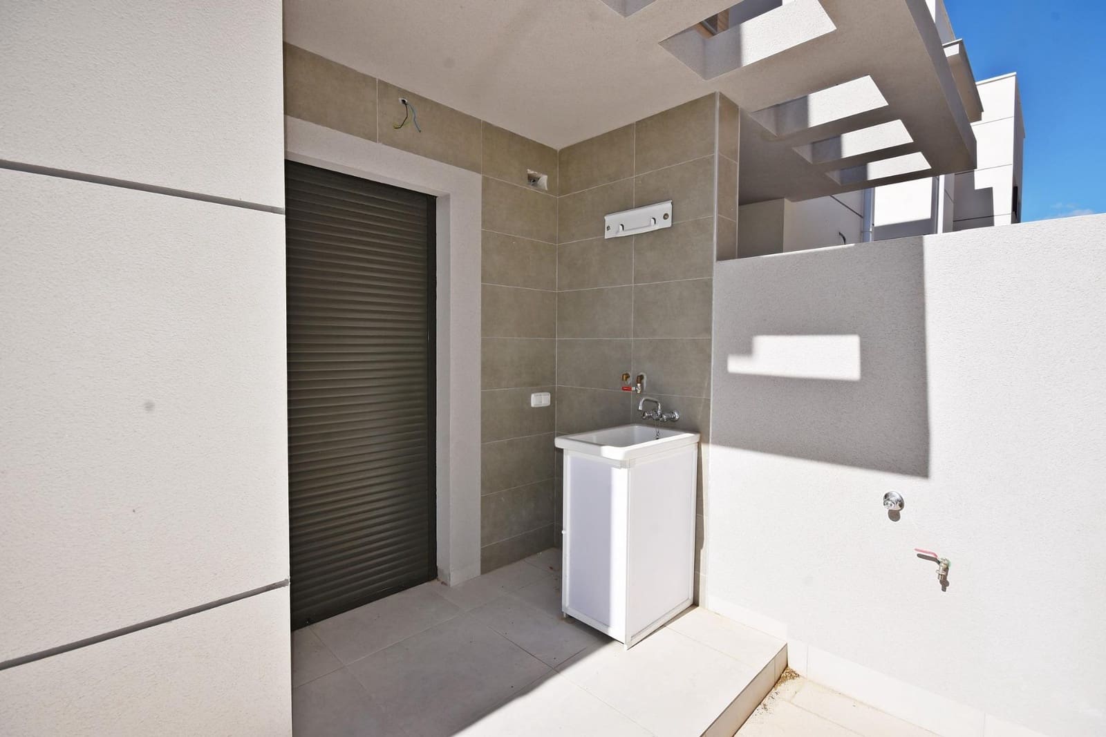 3 bedroom Villa for sale in Alamillo with pool garage - € 294,000 (Ref: 9659917)