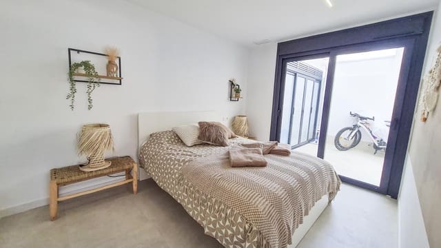 Chalet de 3 habitaciones en San Pedro del Pinatar ciudad, San Pedro del Pinatar en venta con piscina garaje - 445.000 € (Ref: 9664590)