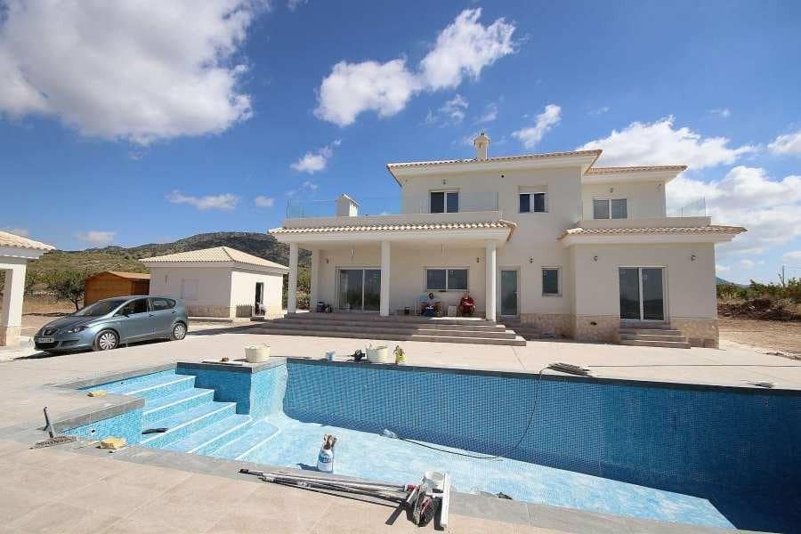 4 bedroom Villa for sale in Pinoso with pool - € 491,000 (Ref: 9668686)
