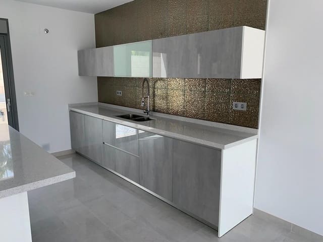 4 slaapkamer Villa te koop in Pinoso met zwembad garage - € 436.000 (Ref: 9681829)