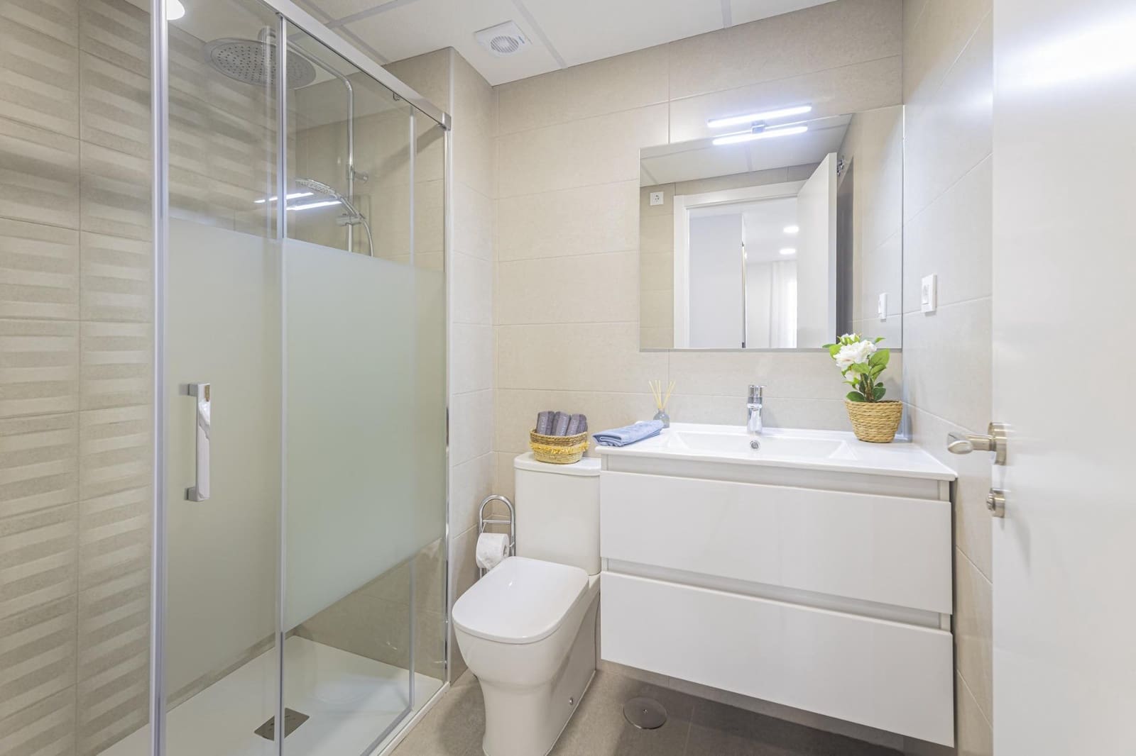 3 sypialnia Apartament na sprzedaż w La Manga del Mar Menor z basenem - 240 052 € (Ref: 9745983)