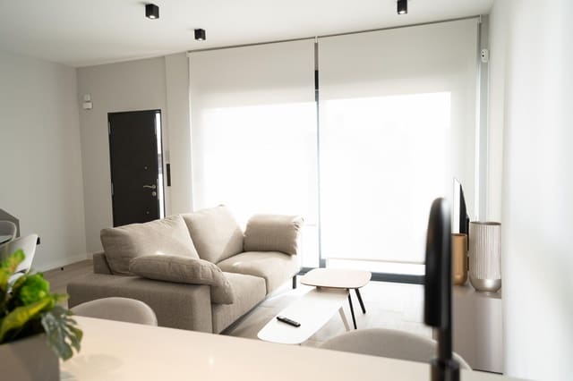 Bungalow de 2 habitaciones en Pilar de la Horadada ciudad, Pilar de la Horadada en venta con piscina garaje - 330.000 € (Ref: 9746276)