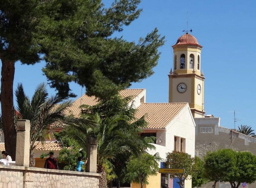 2 Zimmer Villa zu verkaufen in La Romana mit Pool Garage - 366.000 € (Ref: 9746369)