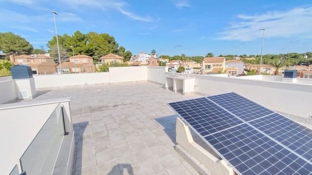 Chalet de 3 habitaciones en Pinar de Campoverde, Pilar de la Horadada en venta con piscina garaje - 422.500 € (Ref: 9746512)