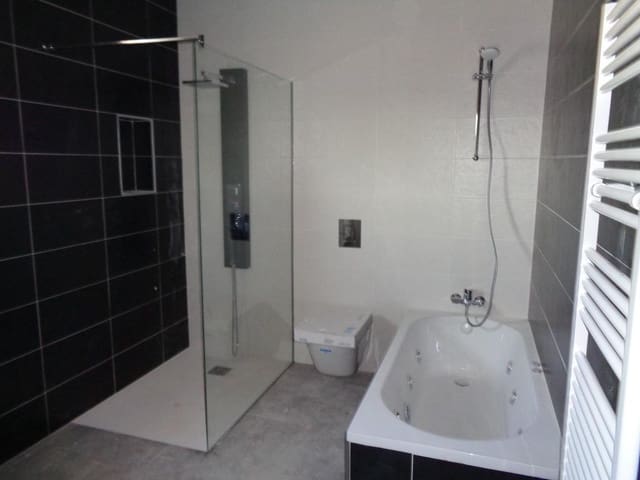 Chalet de 3 habitaciones en Pinoso en venta con piscina garaje - 398.000 € (Ref: 9754812)