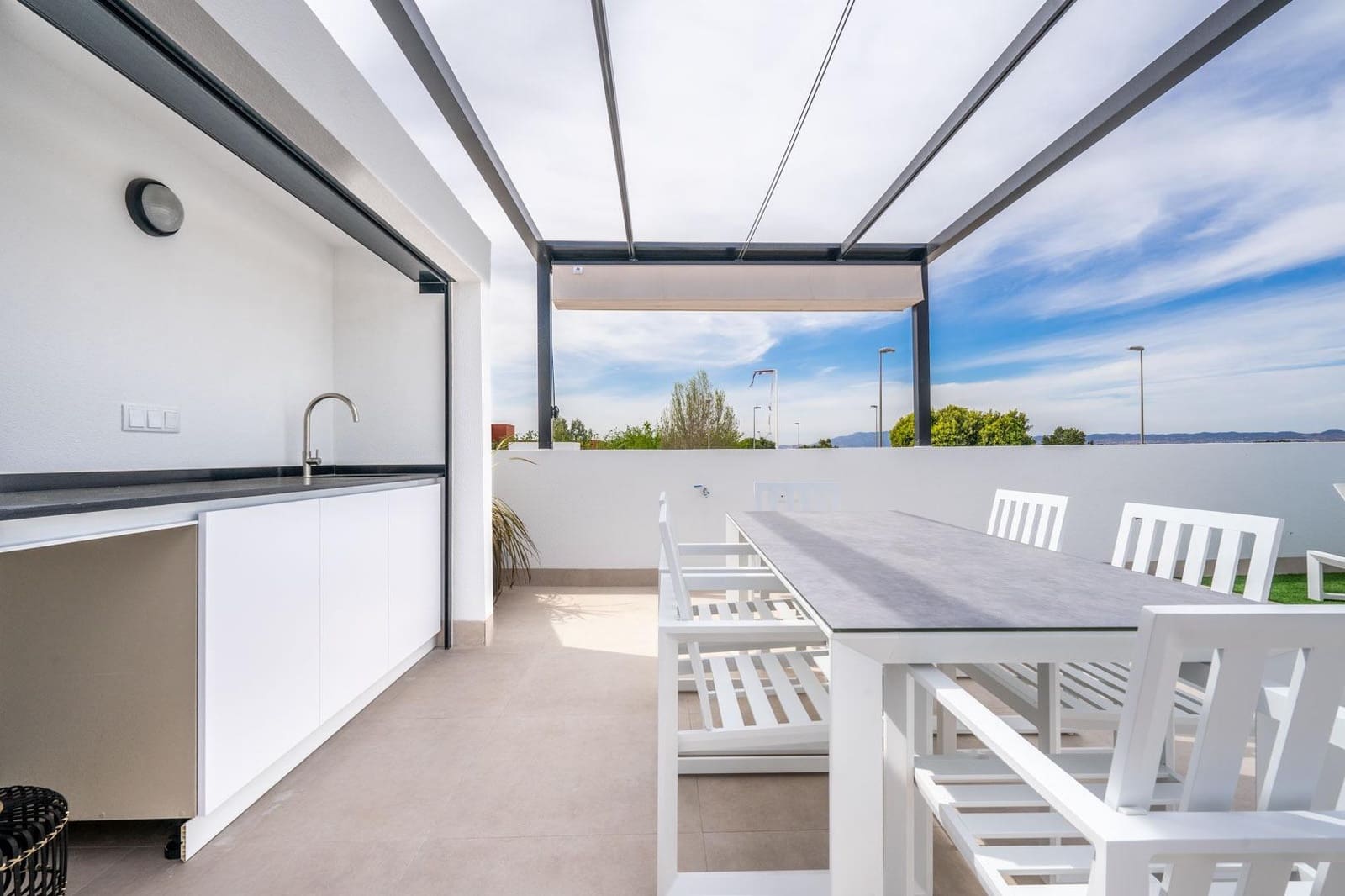 3 slaapkamer Villa te koop in Roldan met zwembad garage - € 379.950 (Ref: 9762989)