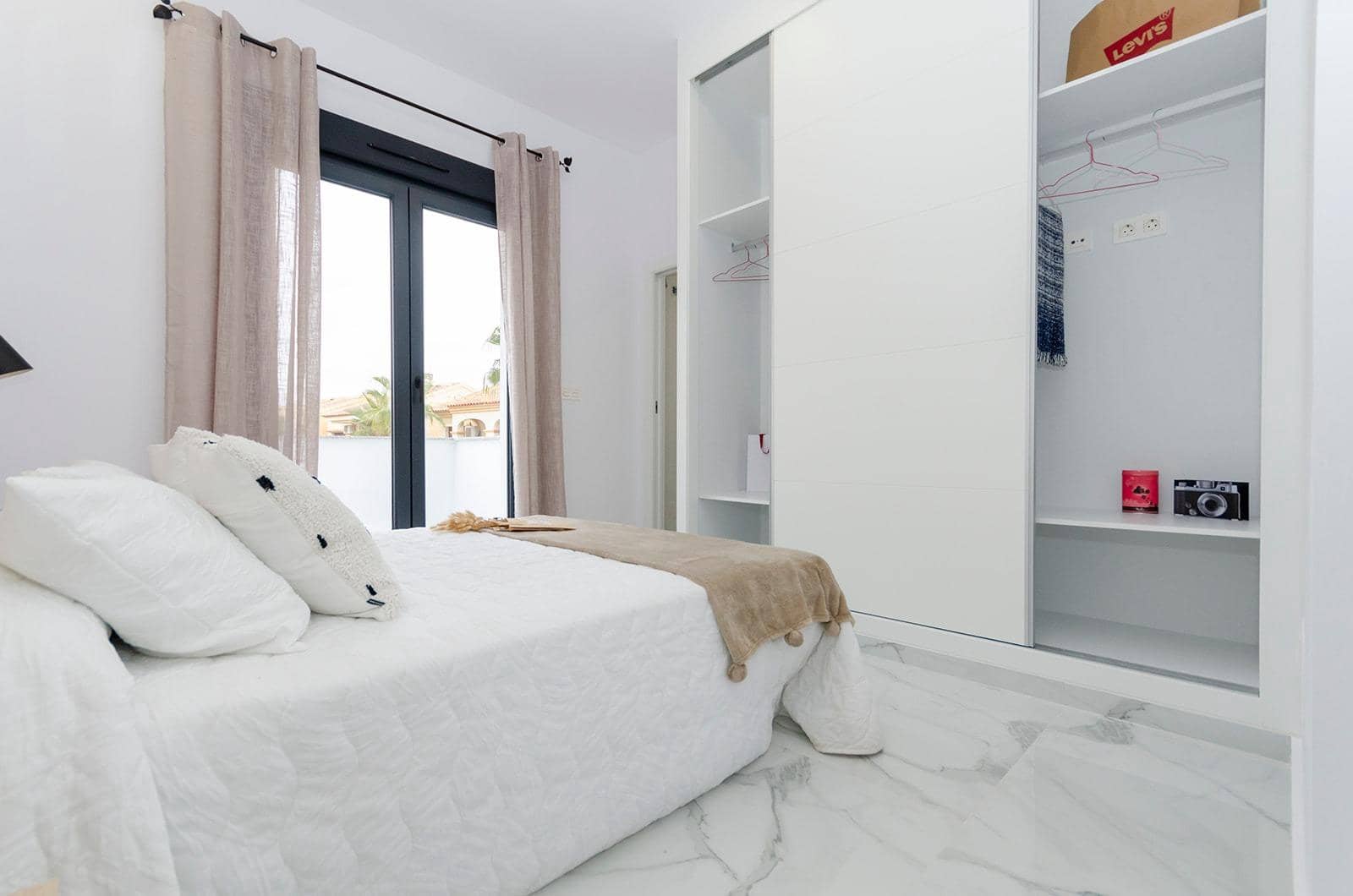 3 soverom Villa til salgs i Torrevieja med svømmebasseng garasje - € 424 000 (Ref: 9779780)