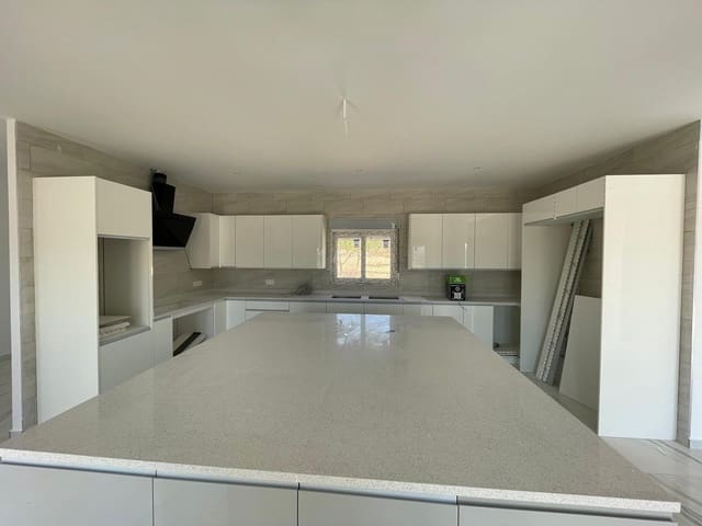 6 Zimmer Villa zu verkaufen in Pinoso mit Pool Garage - 611.000 € (Ref: 9803541)