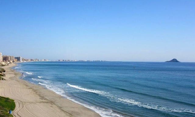 3 sypialnia Willa na sprzedaż w La Manga del Mar Menor z basenem - 780 000 € (Ref: 9803610)