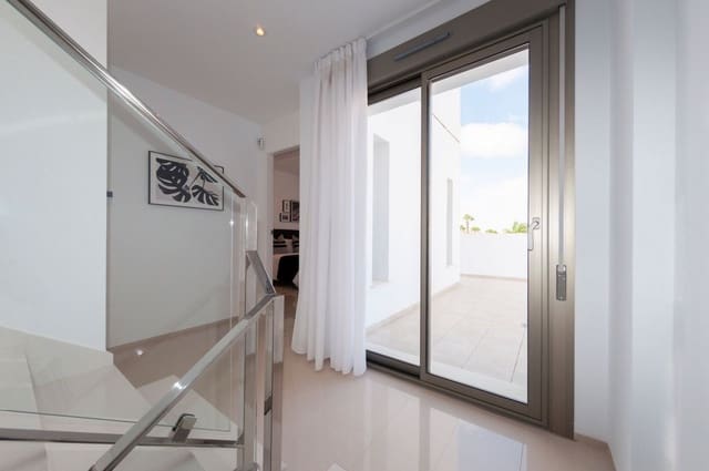 3 soveværelse Villa til salg i Los Alcázares med swimmingpool - € 544.841 (Ref: 9827187)