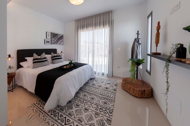 3 soveværelse Villa til salg i Los Alcázares med swimmingpool - € 544.841 (Ref: 9827187)