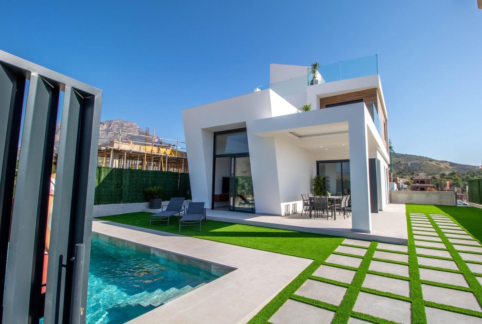 3 bedroom Villa for sale in Finestrat with pool - € 579,000 (Ref: 9827208)
