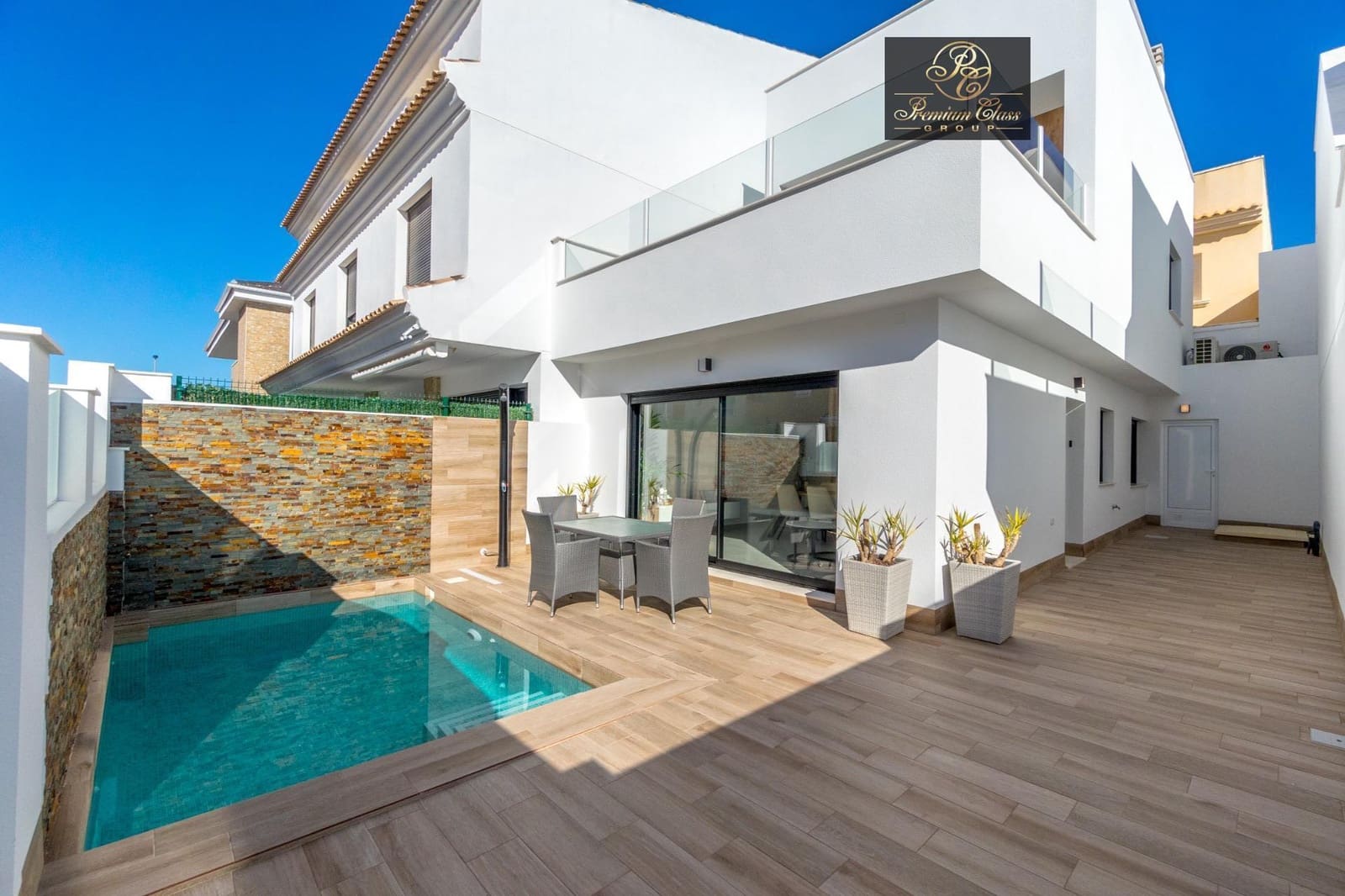 3 soverom Kjedet enebolig til salgs i San Pedro del Pinatar med svømmebasseng garasje - € 380 000 (Ref: 9827215)