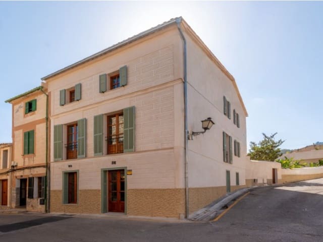 4 soverom Villa til salgs i Alaró med svømmebasseng garasje - € 3 450 000 (Ref: 10027037)