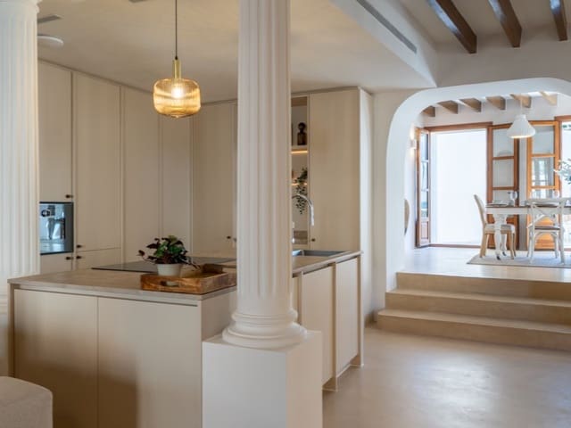 4 soverom Villa til salgs i Alaró med svømmebasseng garasje - € 3 450 000 (Ref: 10027037)