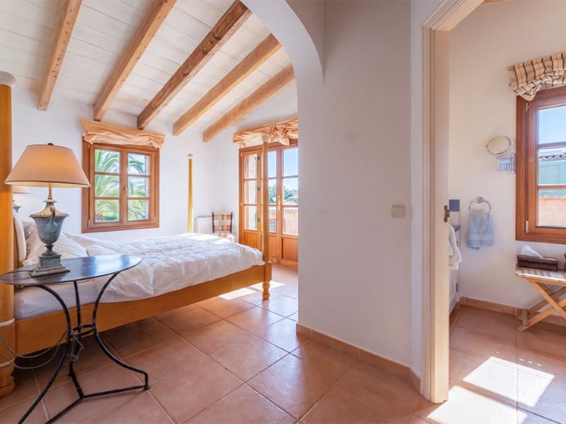 3 bedroom Villa for sale in Es Llombards with pool garage - € 1,800,000 (Ref: 10035122)