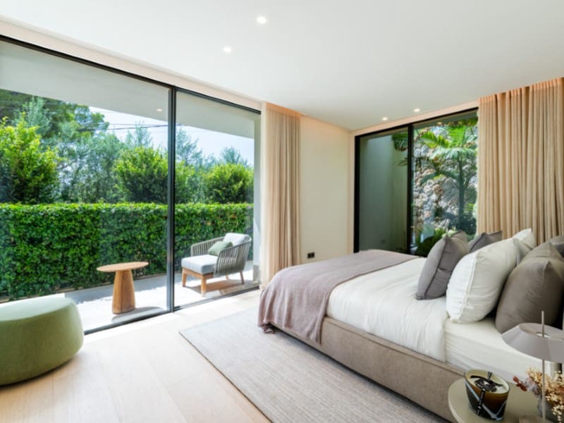 4 bedroom Villa for sale in Portals Nous with pool garage - € 10,900,000 (Ref: 10047073)