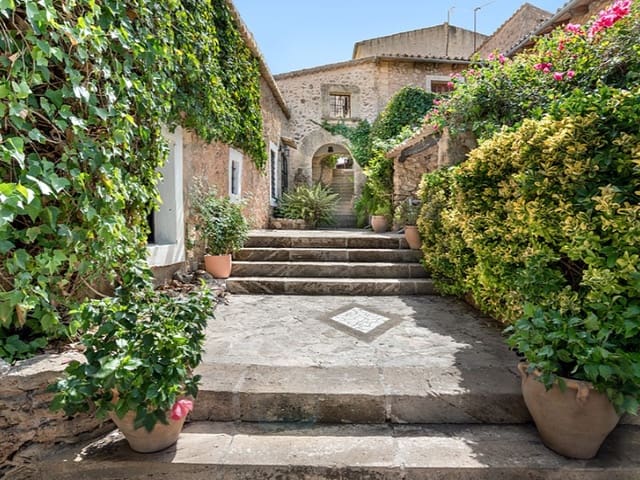 3 bedroom Villa for sale in Santa Eugènia with pool garage - € 1,050,000 (Ref: 10075515)