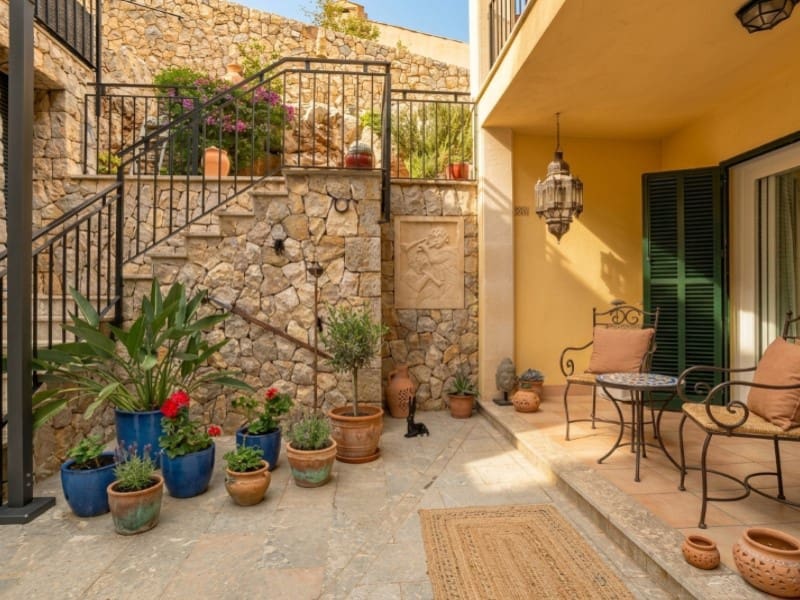 3 bedroom Villa for sale in Alaro with pool garage - € 1,850,000 (Ref: 10148499)