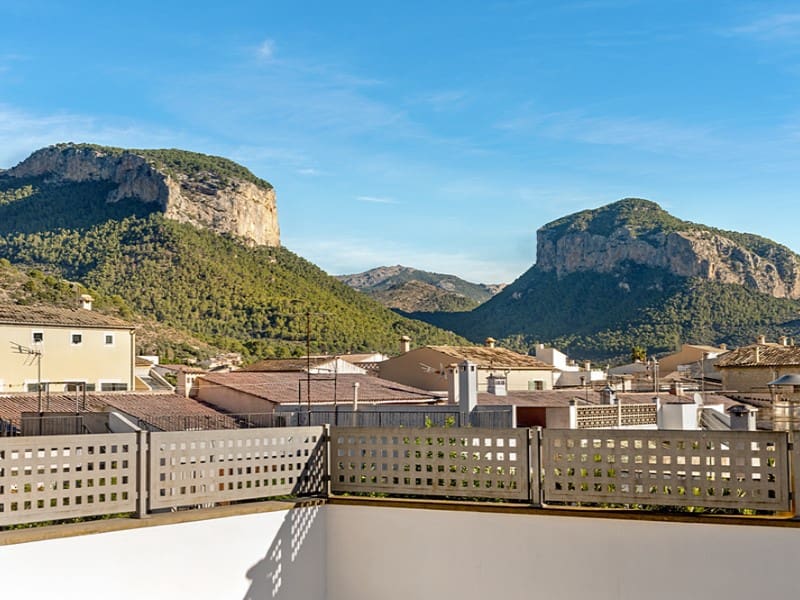 4 bedroom Villa for sale in Alaro with garage - € 850,000 (Ref: 10166387)